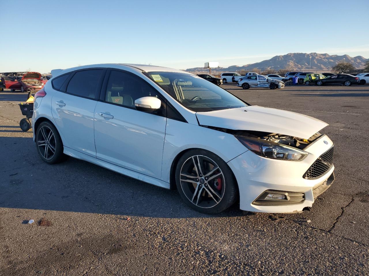 VIN 1FADP3L90JL287760 2018 FORD FOCUS no.4