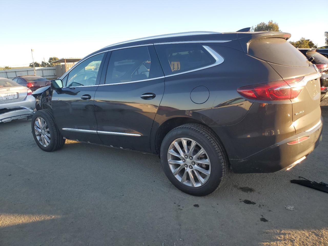 VIN 5GAEVBKW2JJ163363 2018 BUICK ENCLAVE no.2