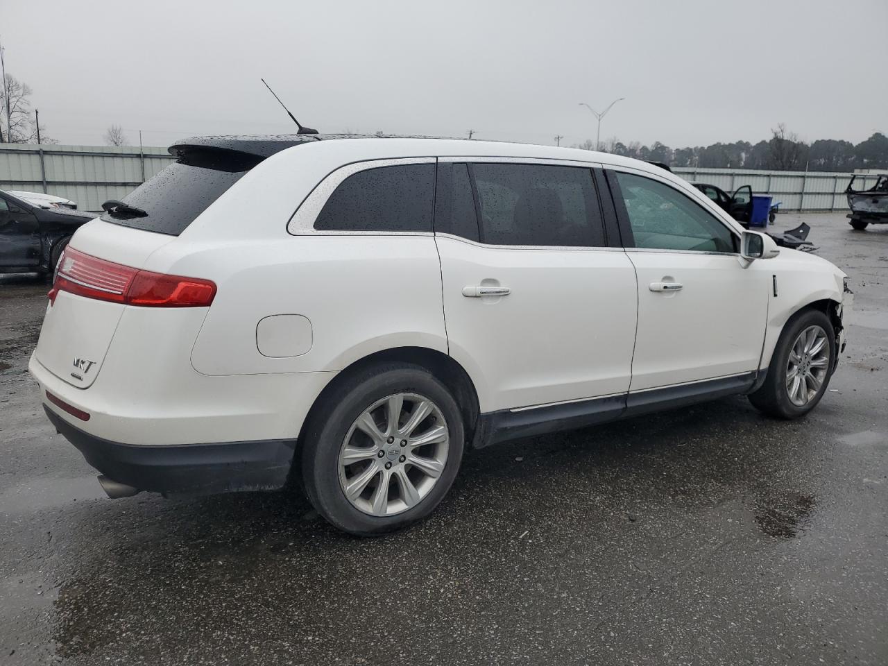 VIN 2LMHJ5AT5DBL56387 2013 LINCOLN MKT no.3