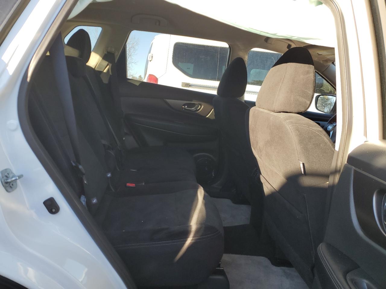 2016 Nissan Rogue - Image 11