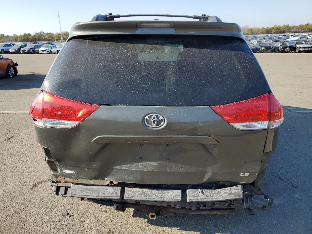 2012 Toyota Sienna - Image 6