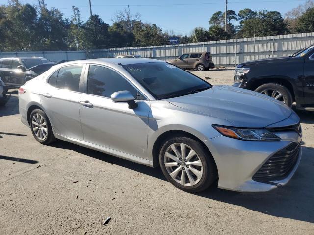  TOYOTA CAMRY 2018 Srebrny