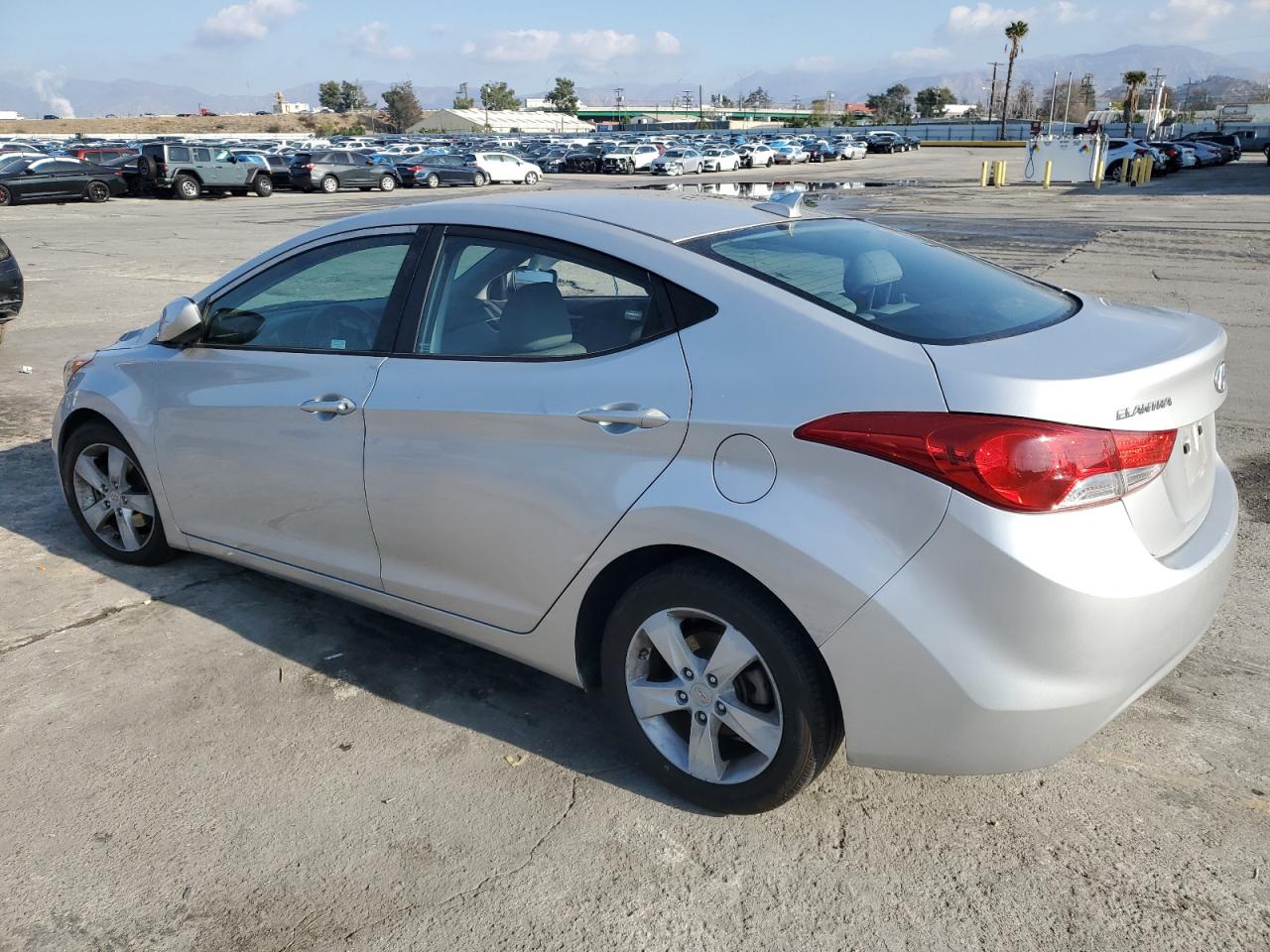 2013 Hyundai Elantra - Image 2