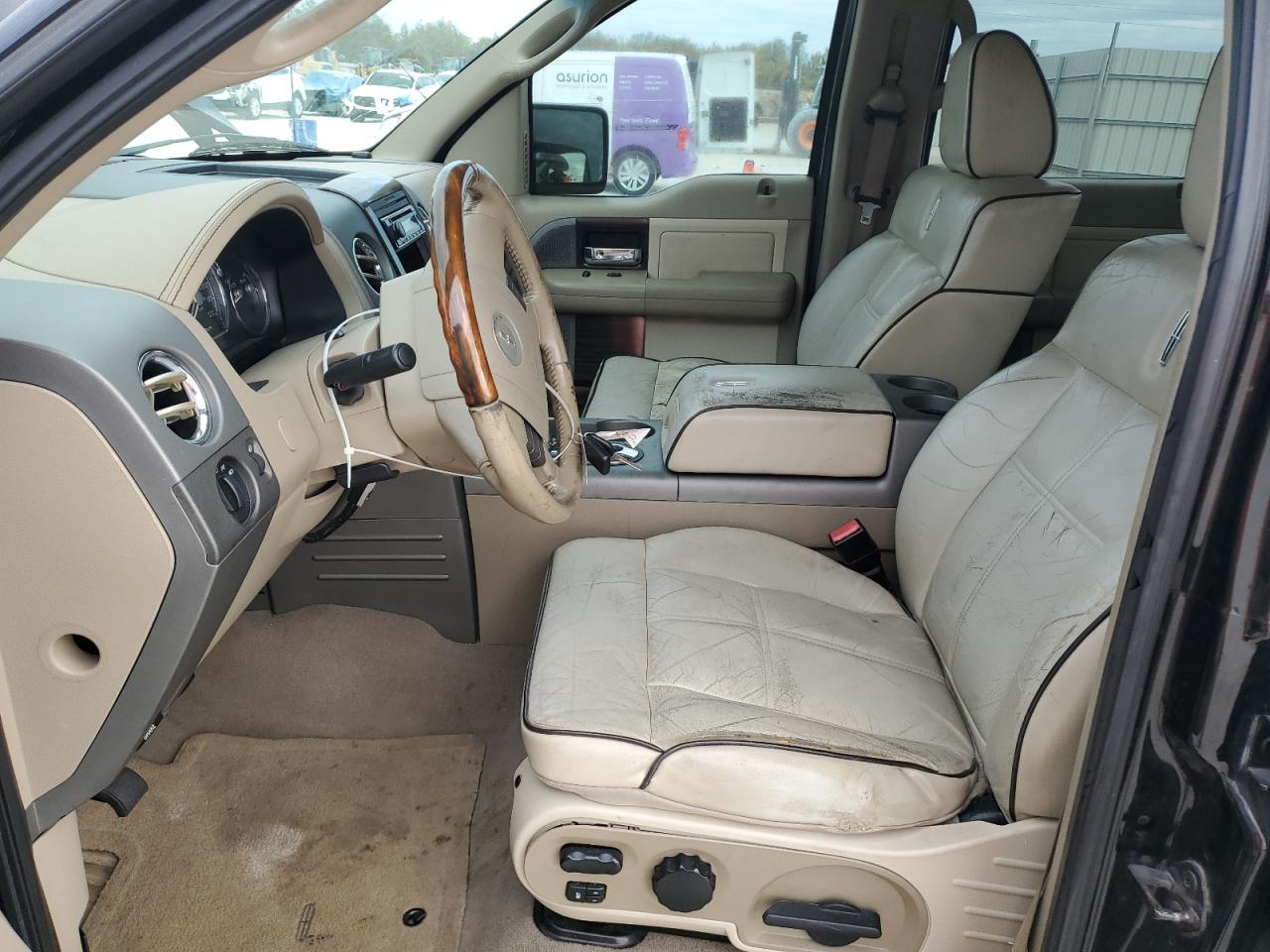 2008 Lincoln Mark LT - Image 7