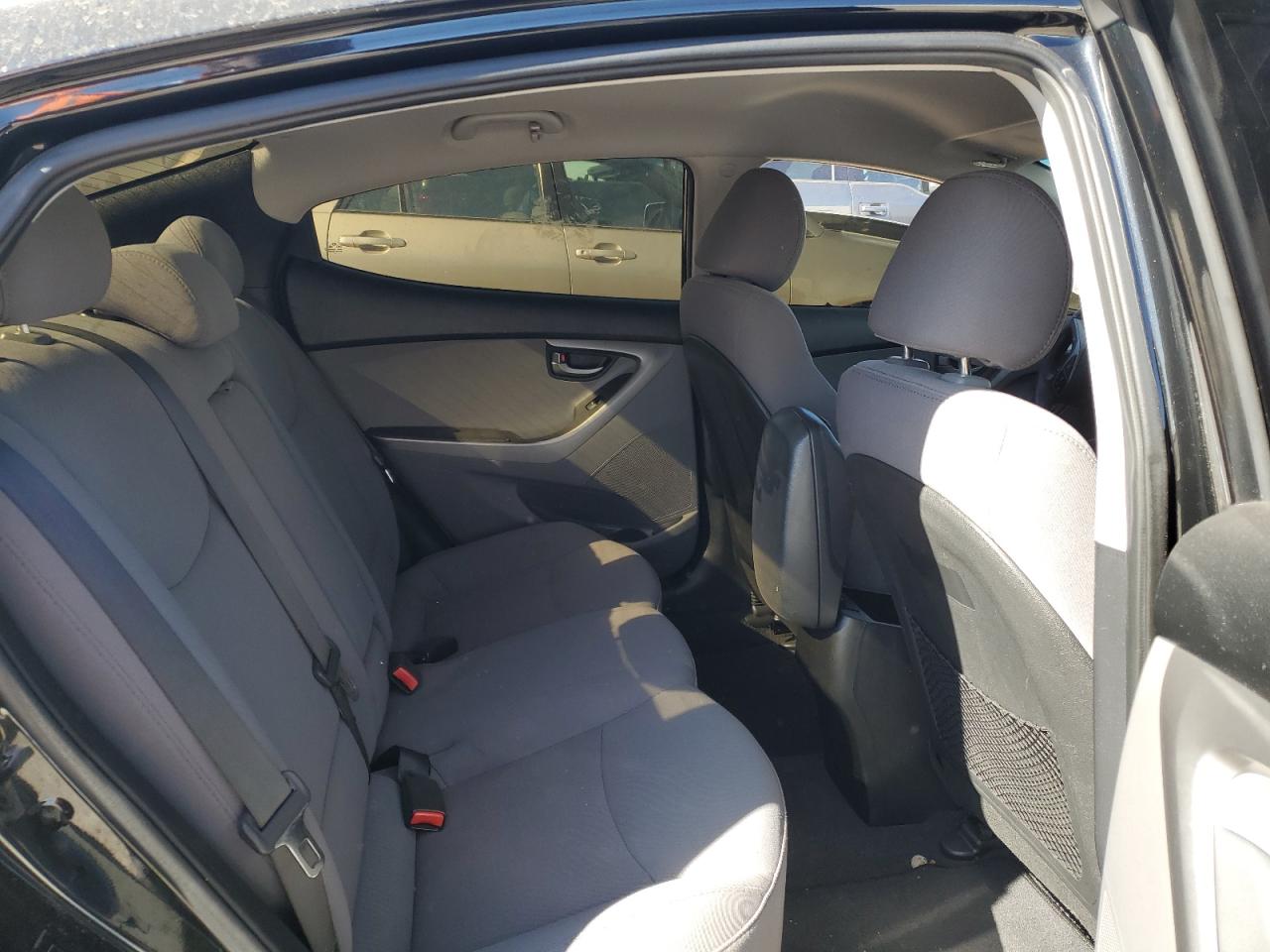 2016 Hyundai Elantra - Image 10