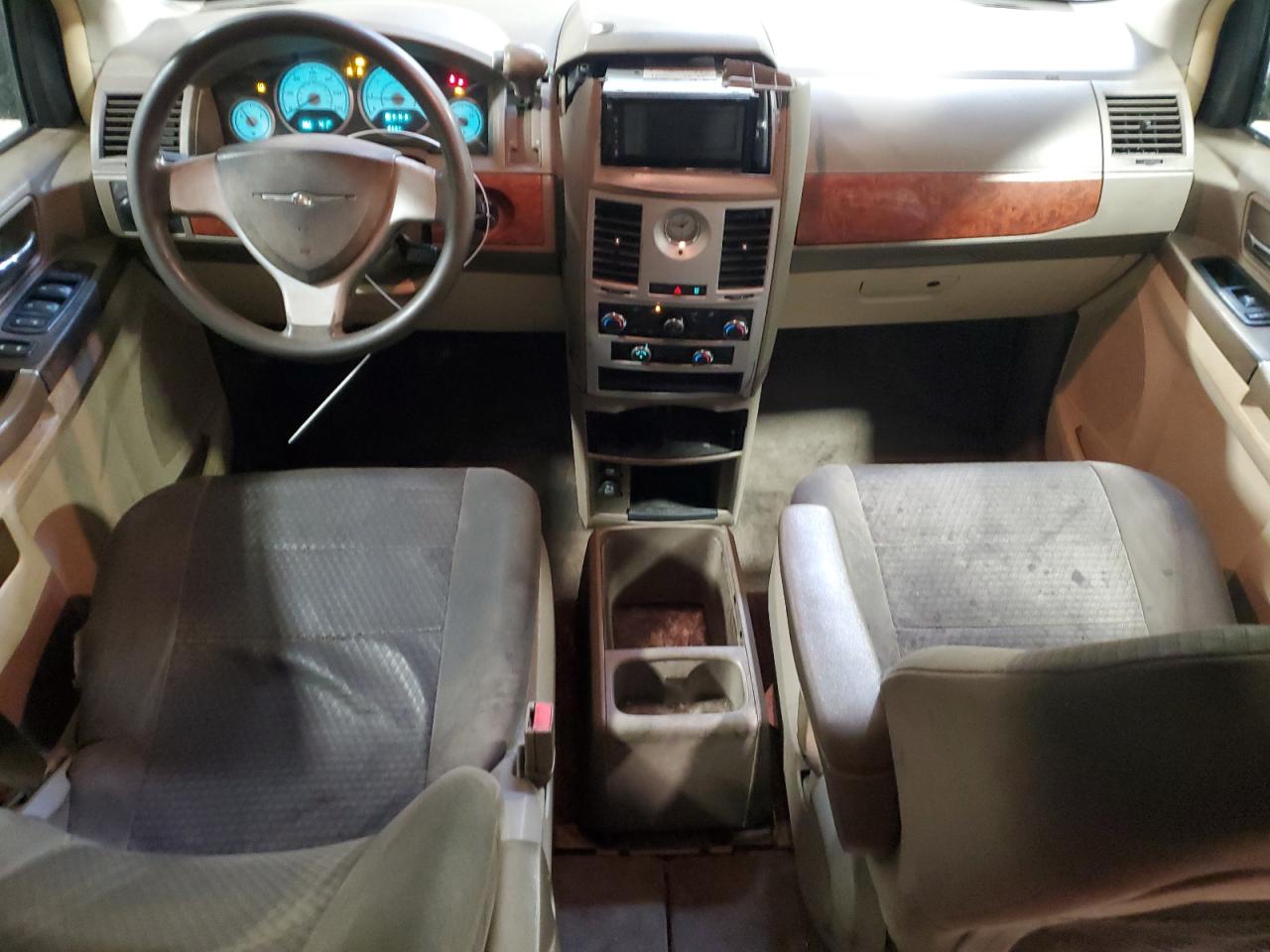 2009 Chrysler Town & Country - Image 8