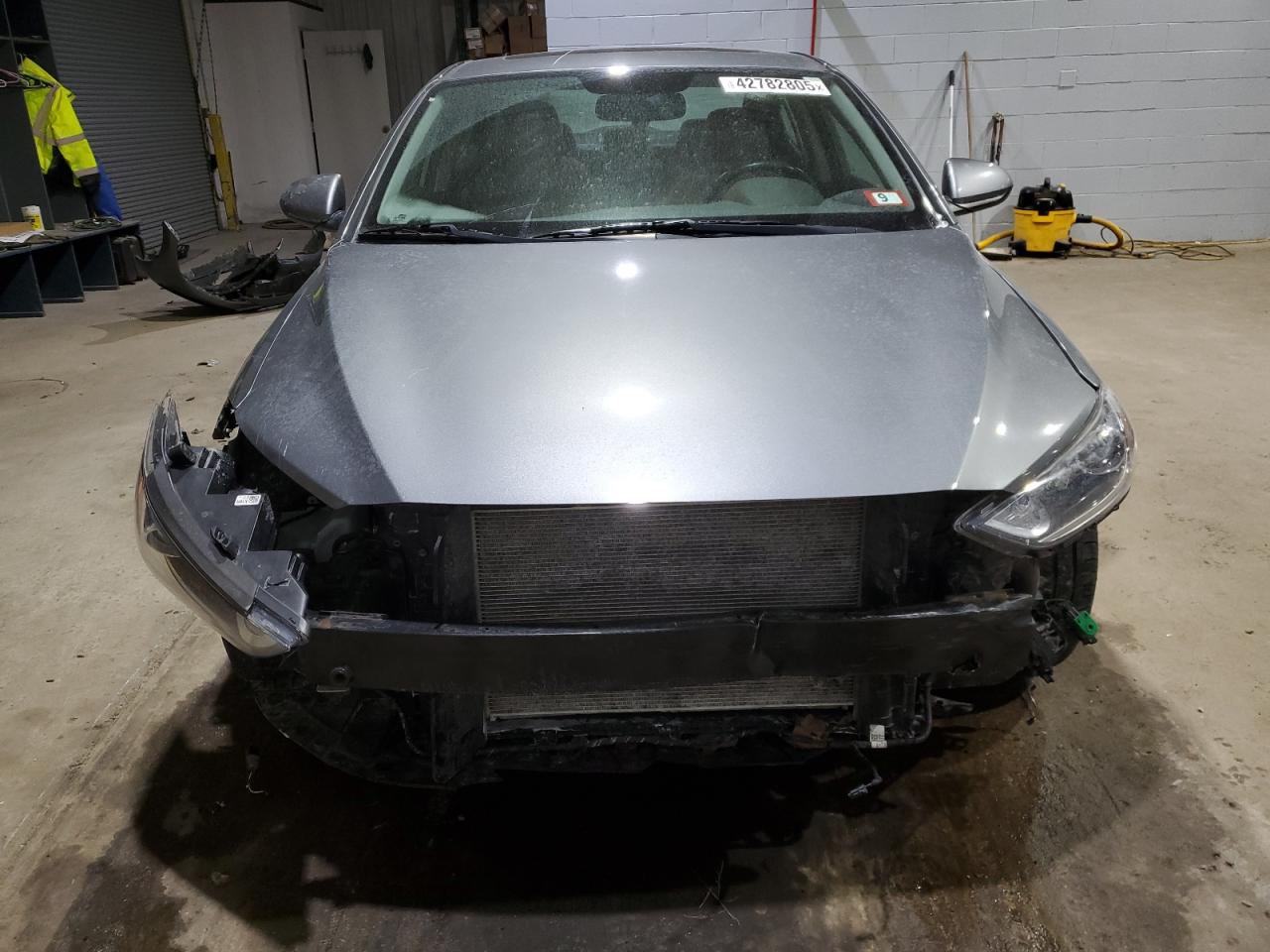 2018 Hyundai Elantra - Image 5