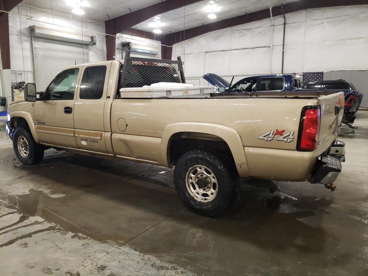 2005 Chevrolet Silverado - Image 2