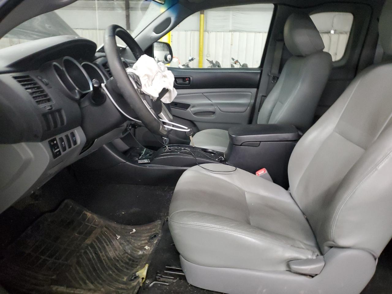 2014 Toyota Tacoma - Image 7