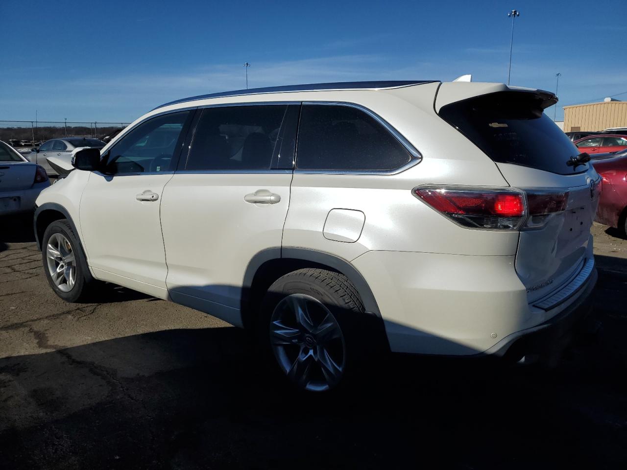 2016 Toyota Highlander - Image 2