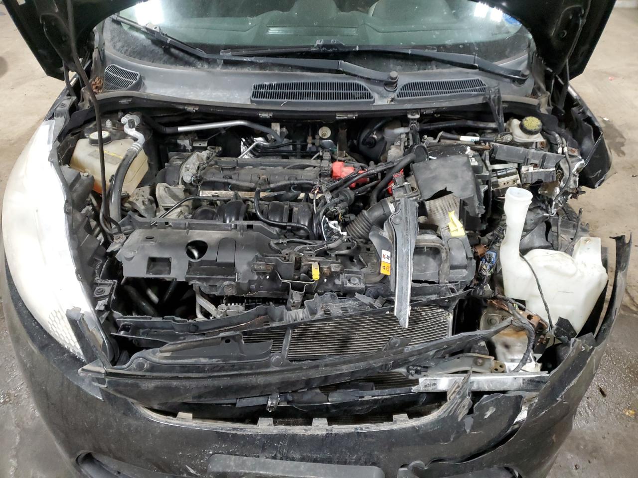 2013 Ford Fiesta - Image 11