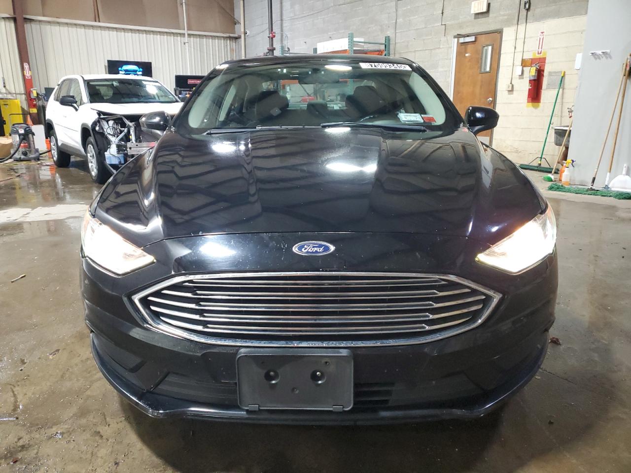 VIN 3FA6P0LUXJR169745 2018 FORD FUSION no.5