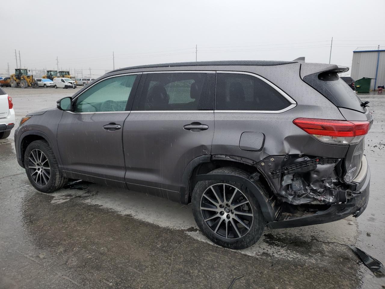 2017 Toyota Highlander - Image 2