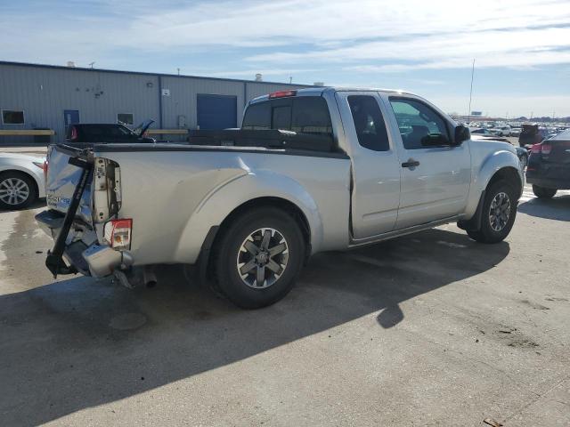  NISSAN FRONTIER 2017 Srebrny