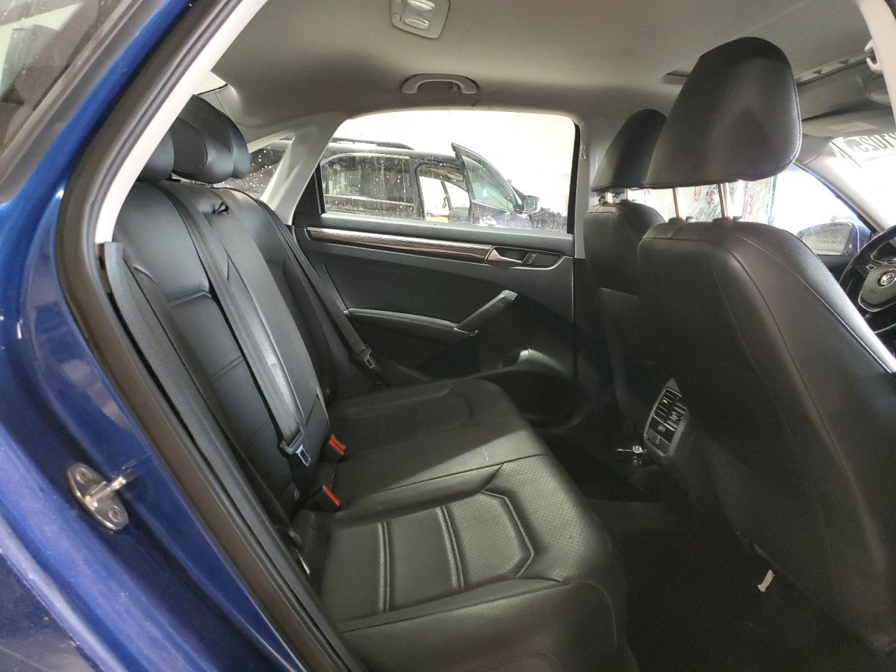 2016 Volkswagen Passat - Image 10
