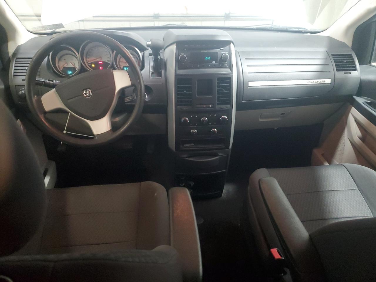 2010 Dodge Caravan - Image 8