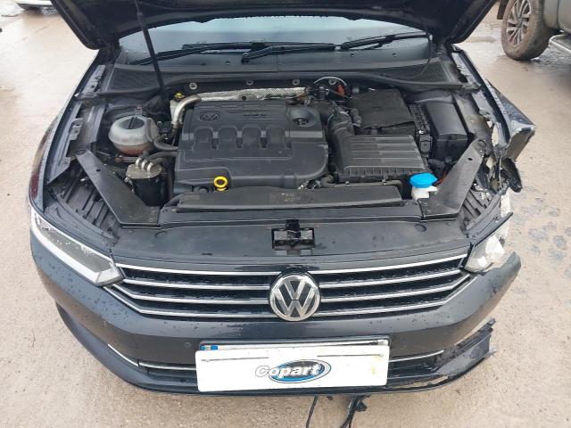 2017 VOLKSWAGEN PASSAT SE