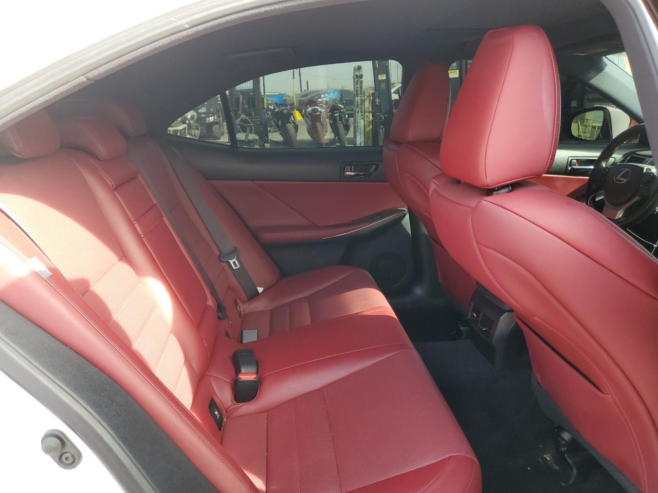 2016 Lexus IS - Image 11