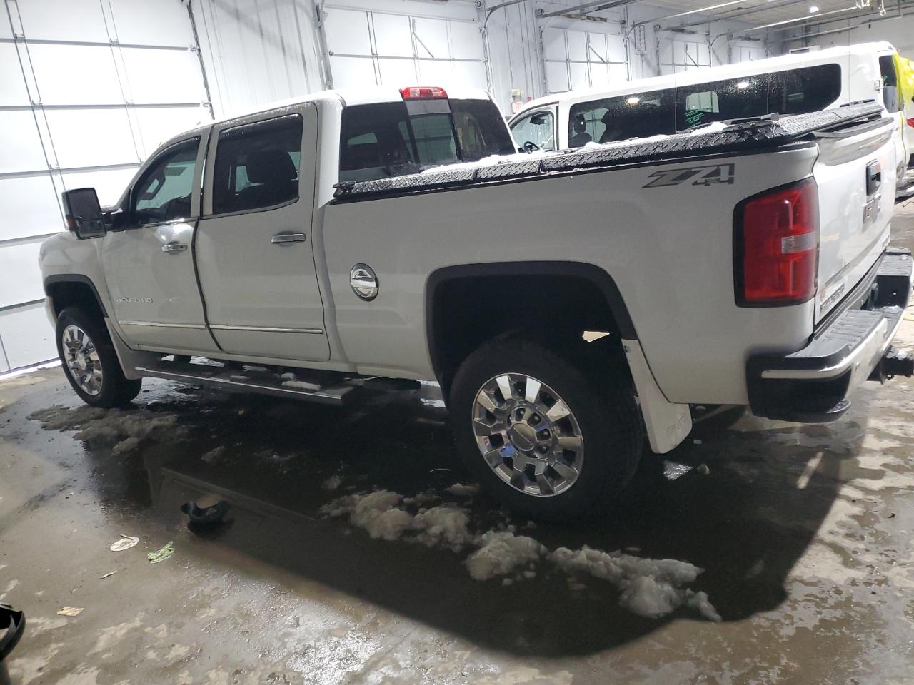 2015 GMC Sierra - Image 2