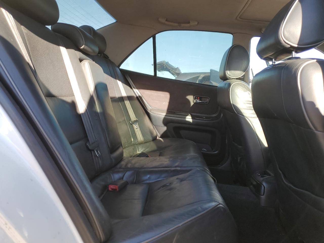 2003 Lexus IS - Image 11