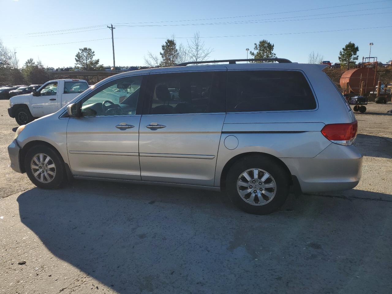 2008 Honda Odyssey - Image 2