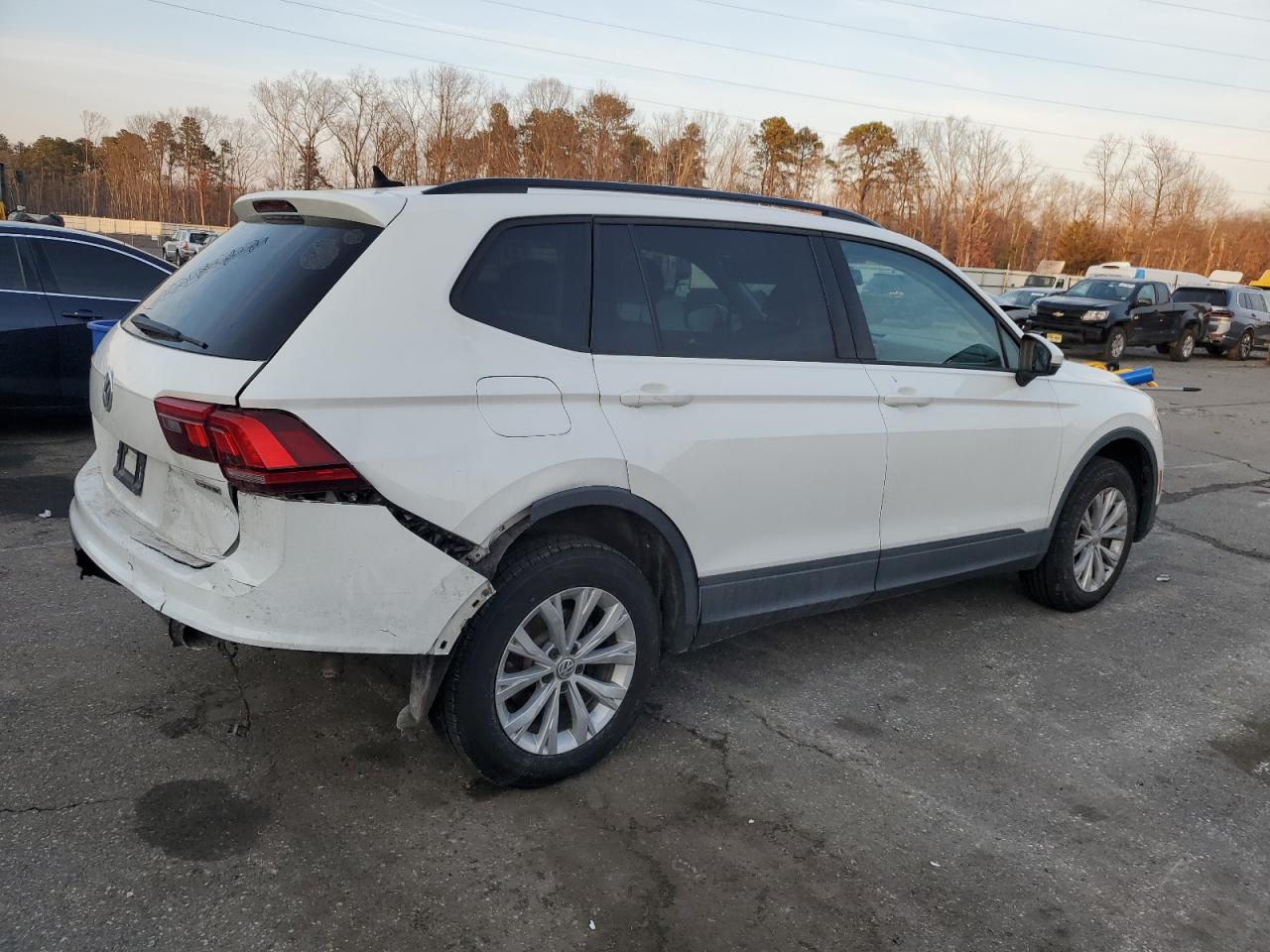 2020 Volkswagen Tiguan - Image 3