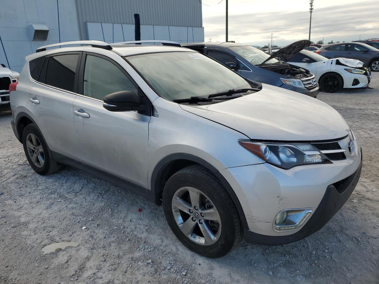 VIN JTMWFREV7FD048663 2015 TOYOTA RAV4 no.4