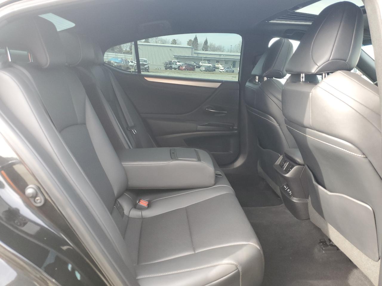 2020 Lexus ES - Image 10