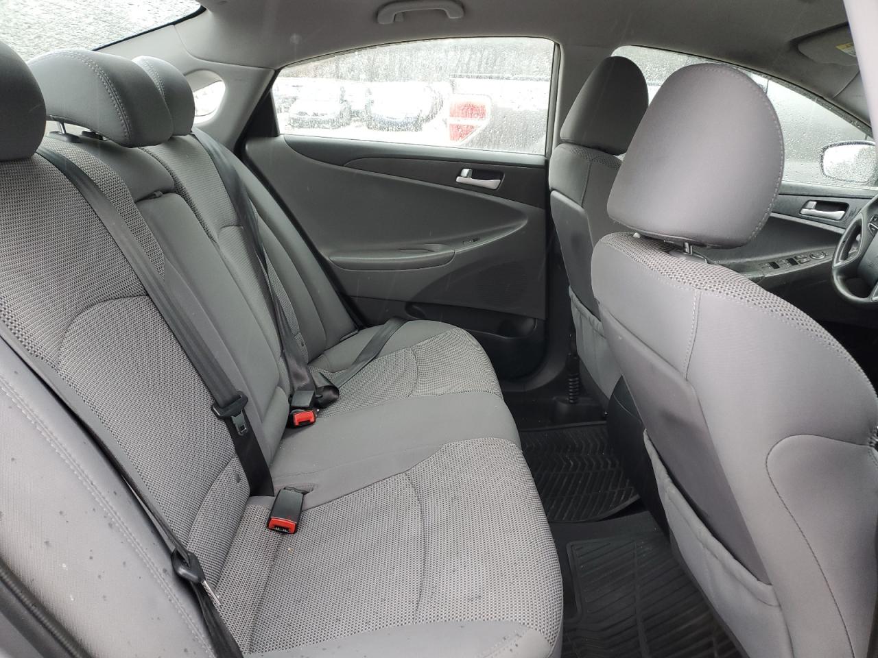 2013 Hyundai Sonata - Image 10