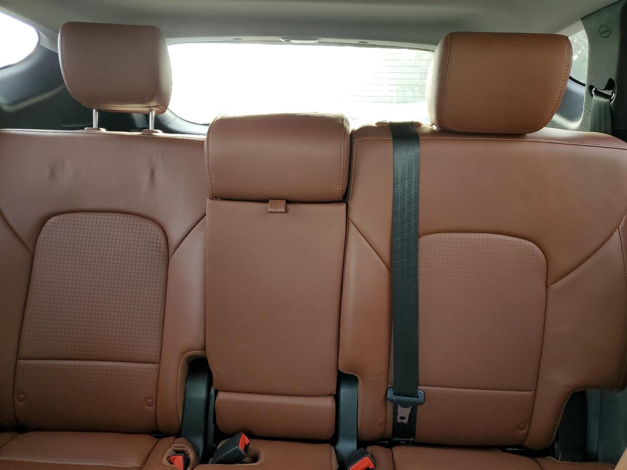 2015 Hyundai Santa Fe - Image 10
