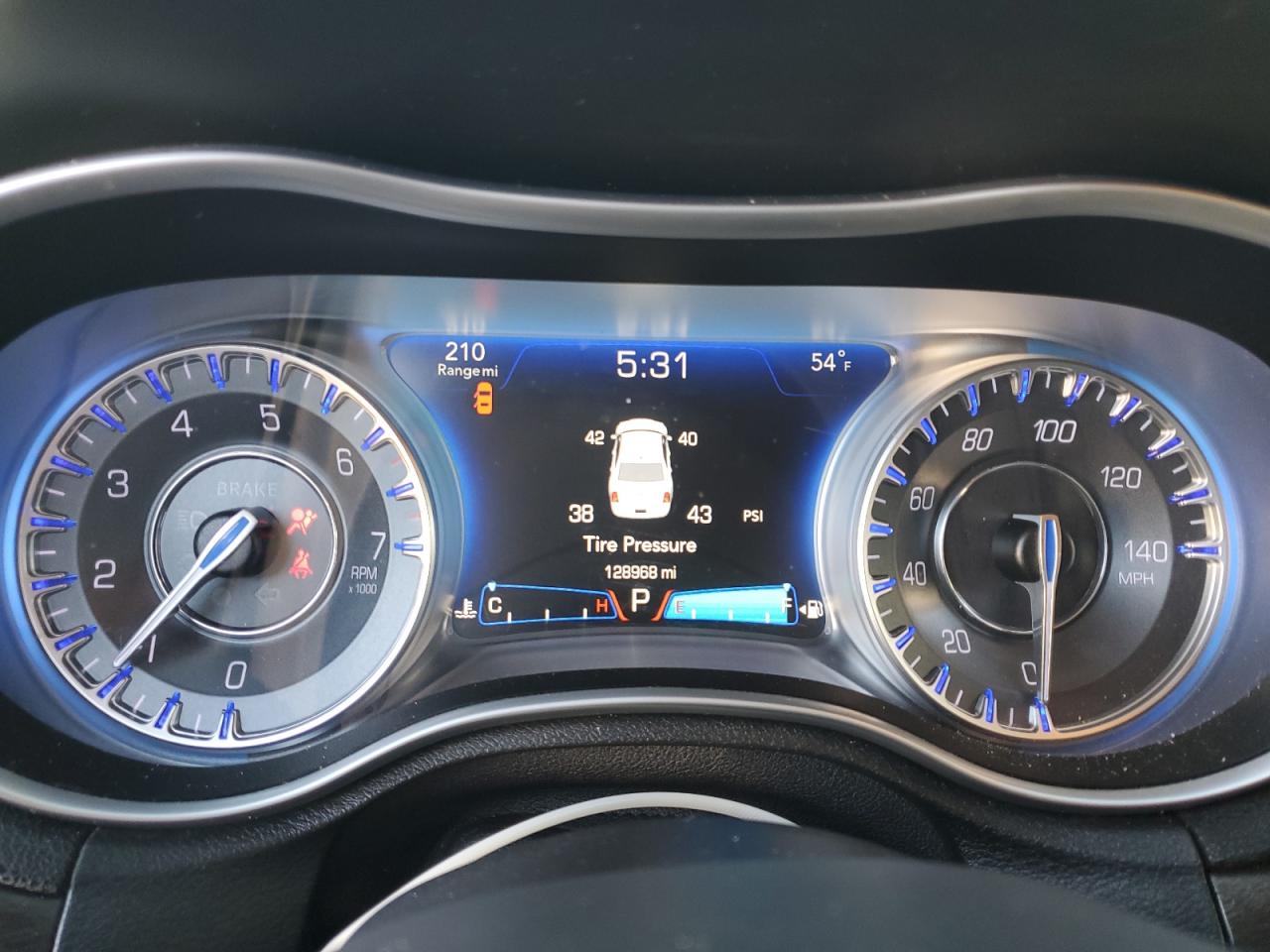 2016 Chrysler 300 - Image 9