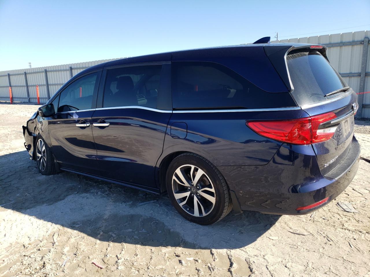 2022 Honda Odyssey - Image 2