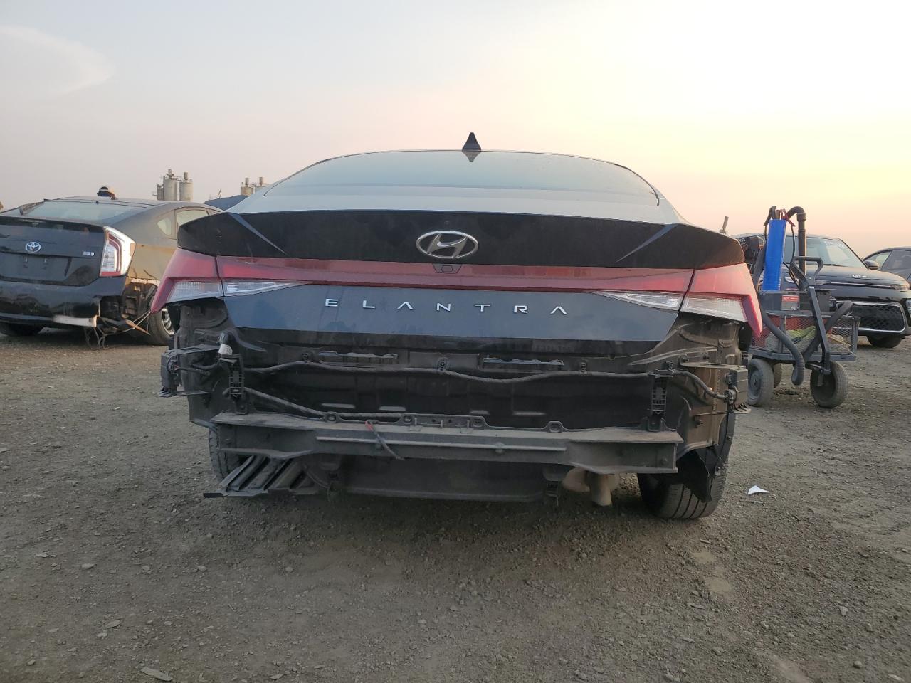 2022 Hyundai Elantra - Image 6