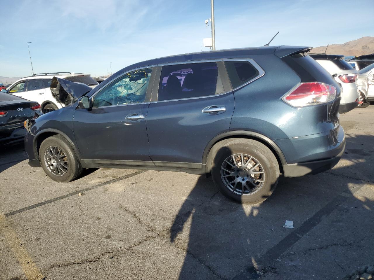 2015 Nissan Rogue - Image 2