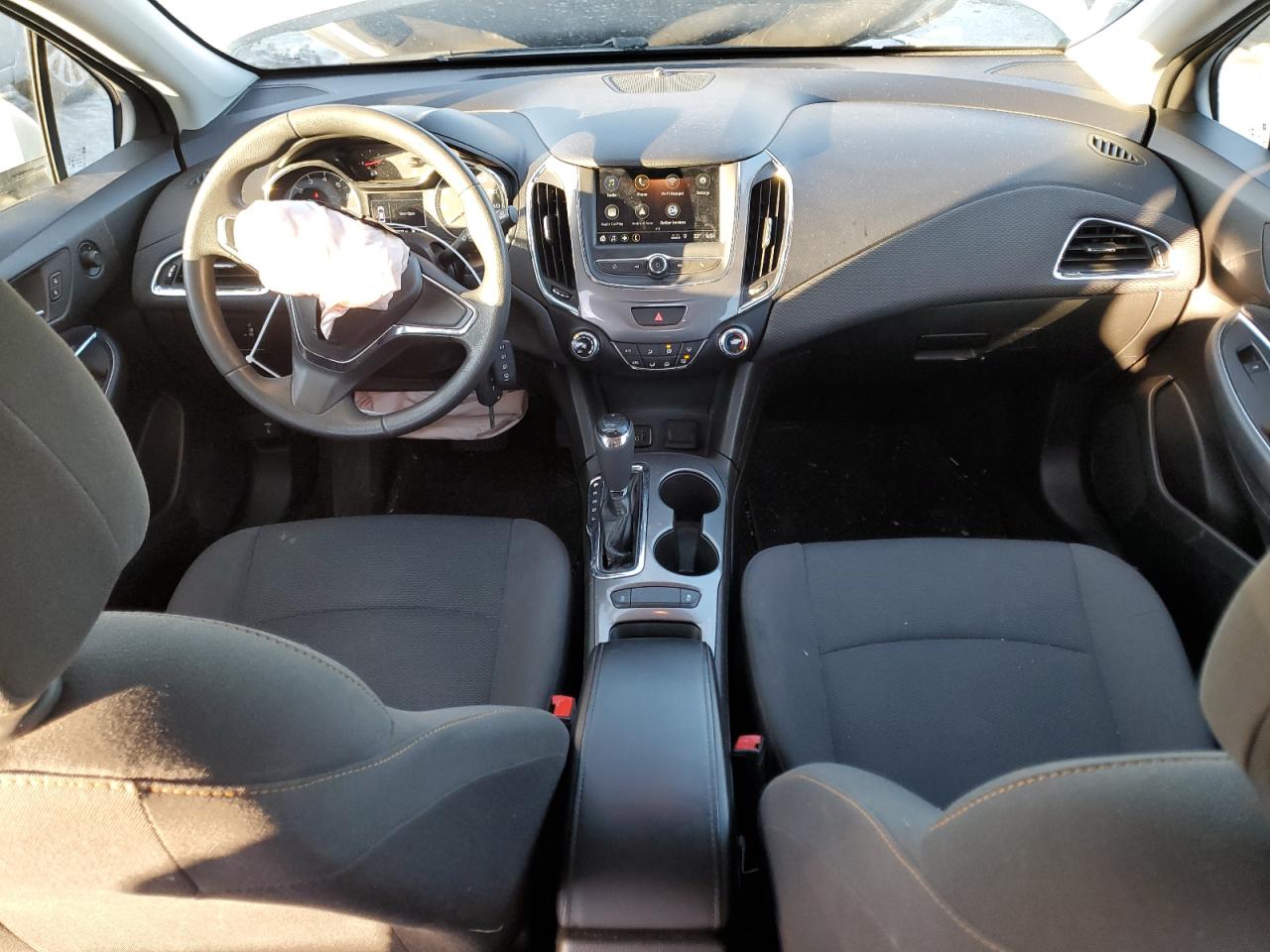 2019 Chevrolet Cruze - Image 8