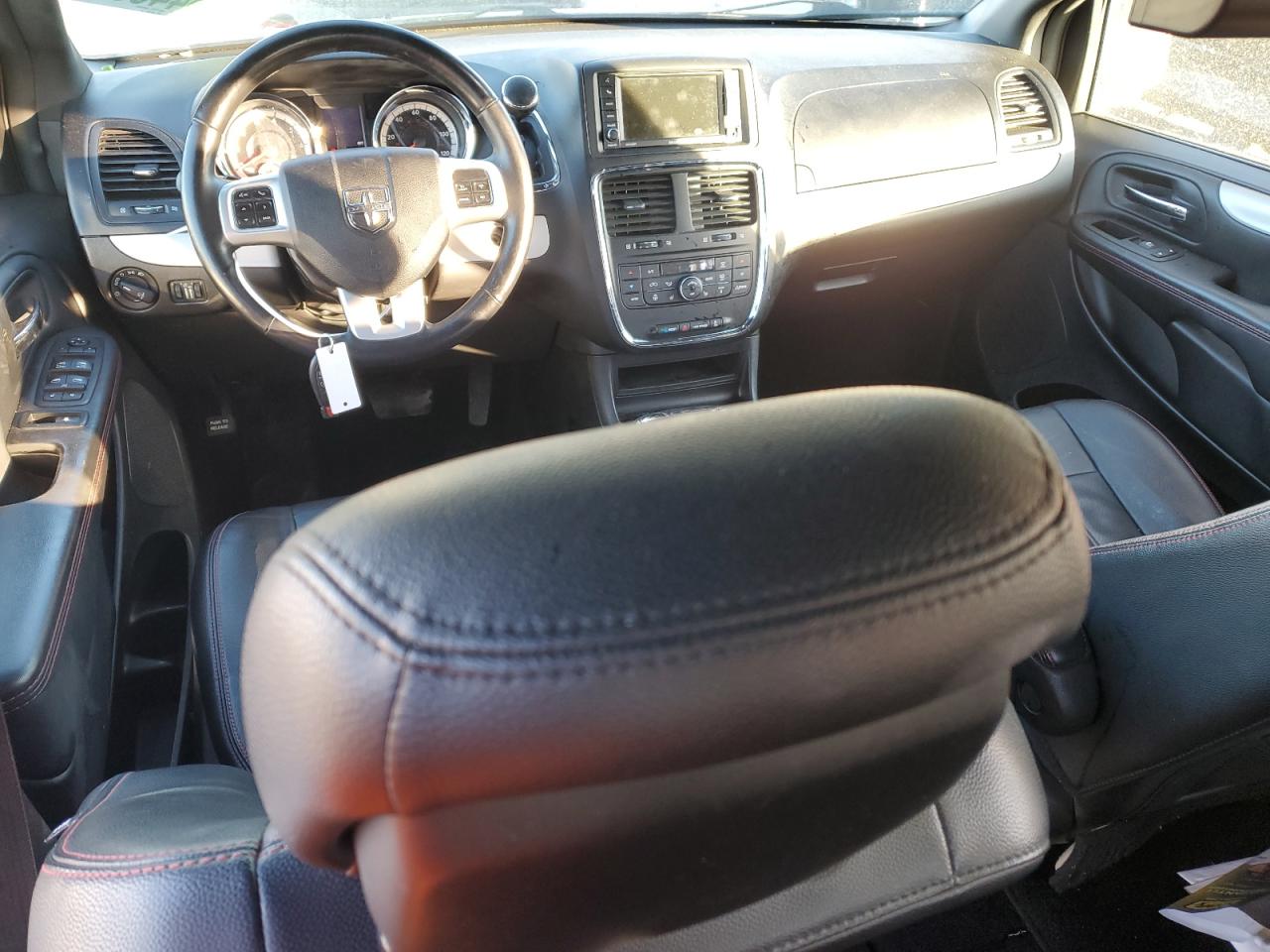 2017 Dodge Caravan - Image 8
