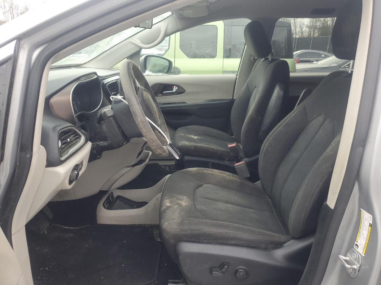2018 Chrysler Pacifica - Image 7
