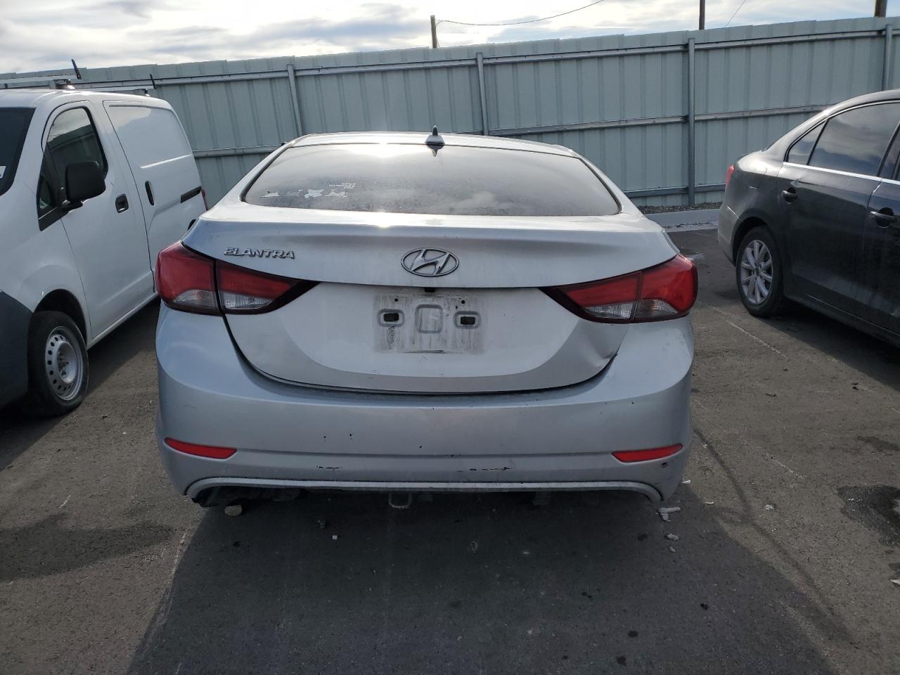 2016 Hyundai Elantra - Image 6