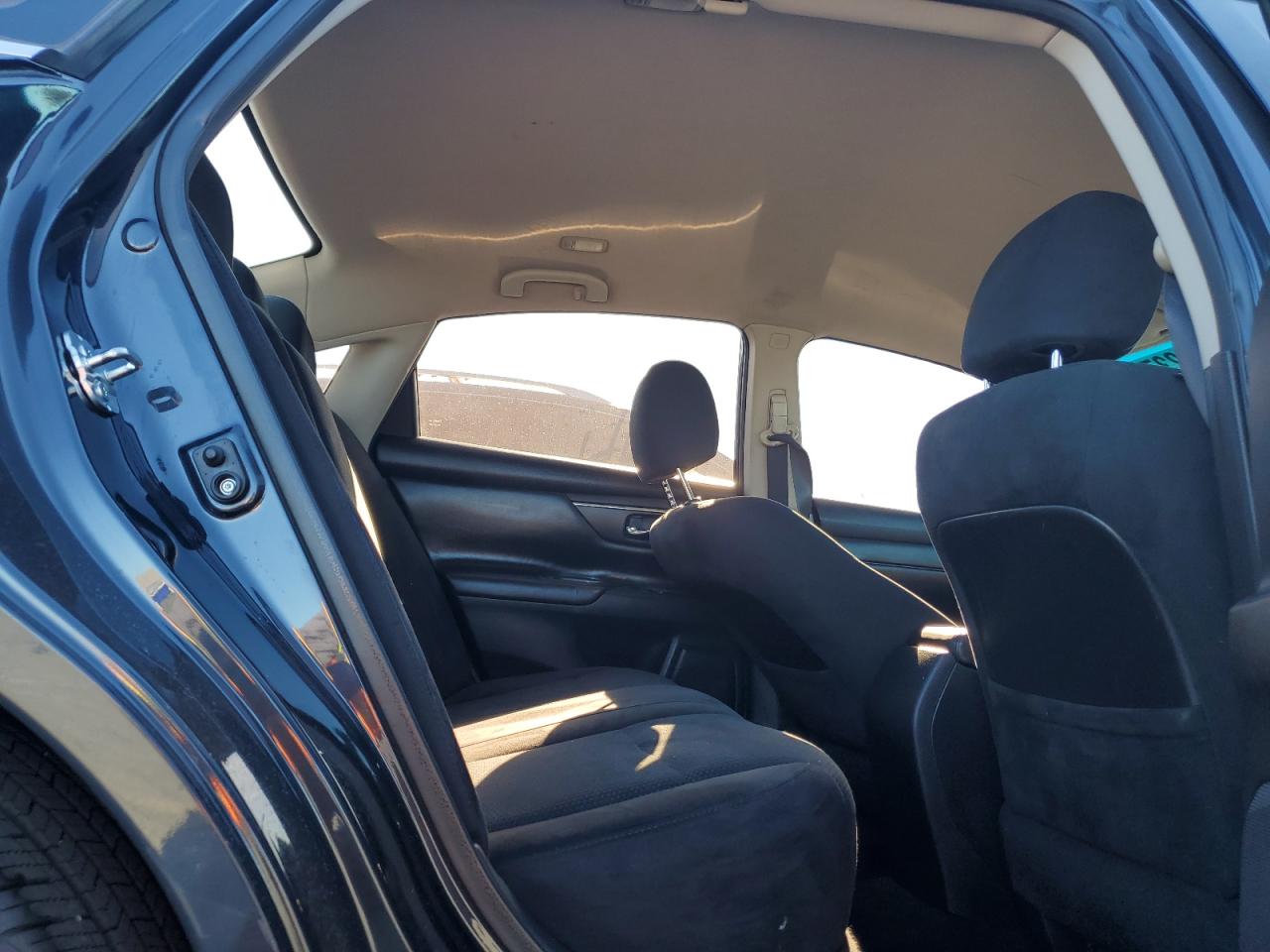 2015 Nissan Altima - Image 10