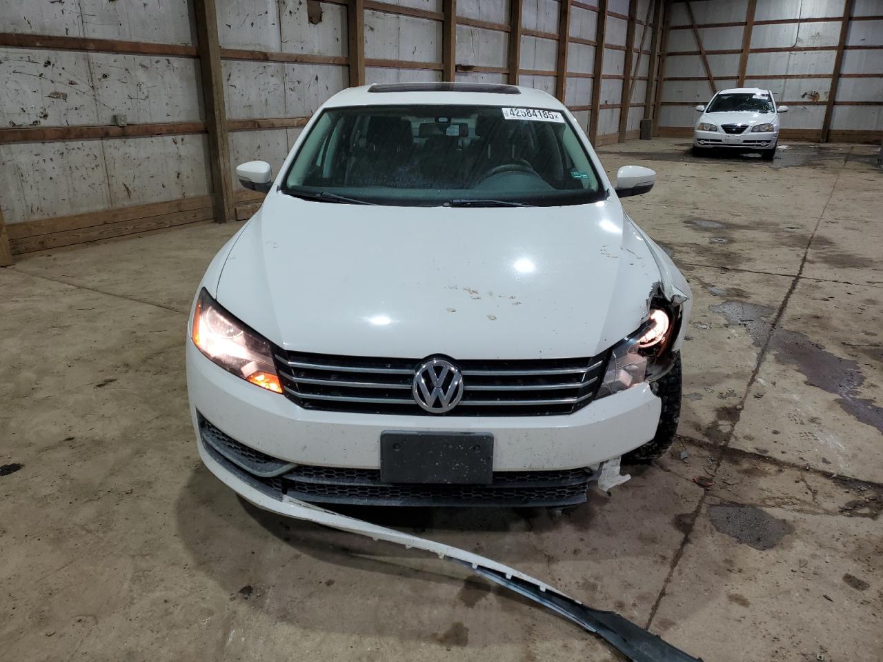 2014 Volkswagen Passat - Image 5