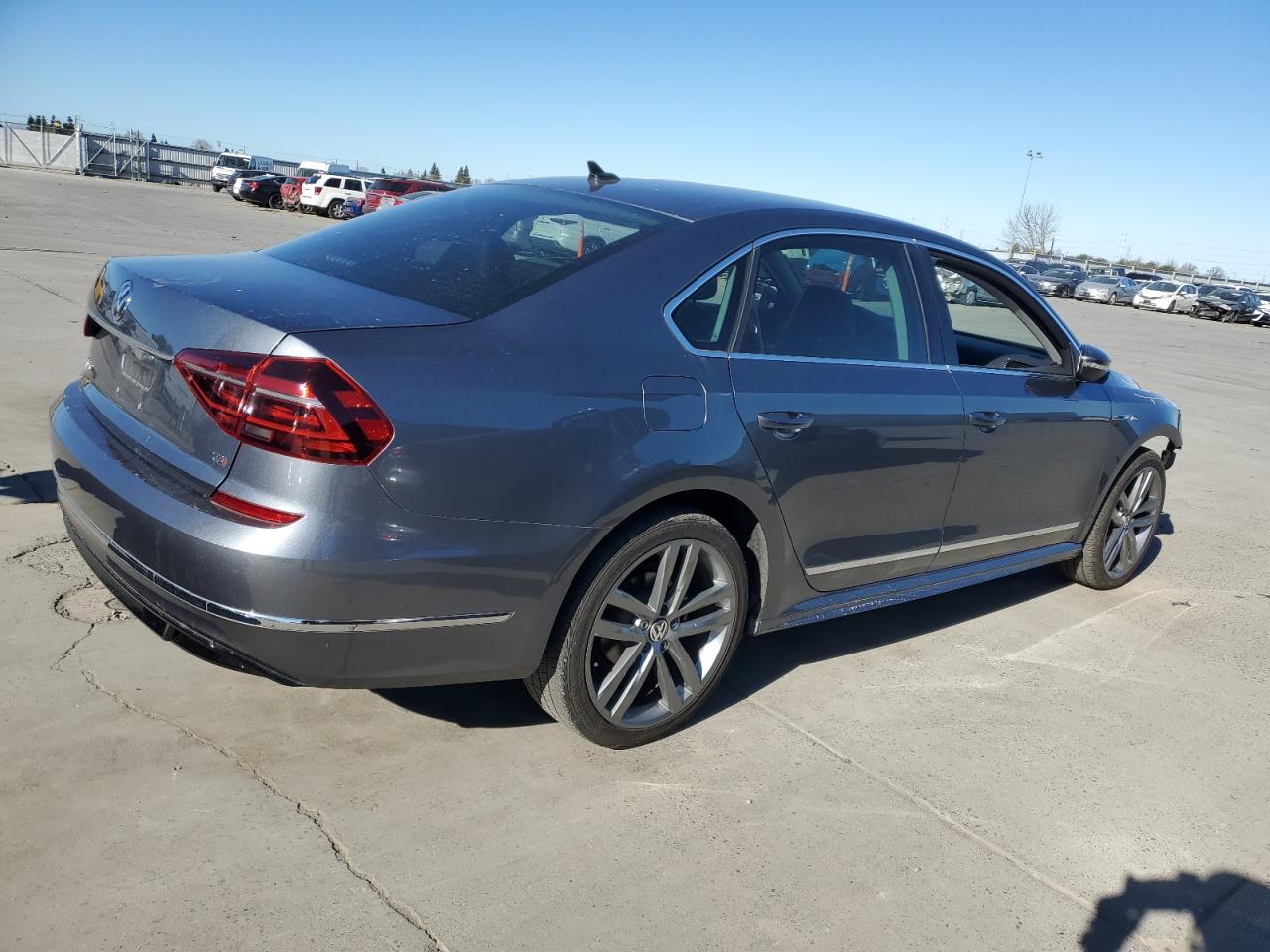 2017 Volkswagen Passat - Image 3