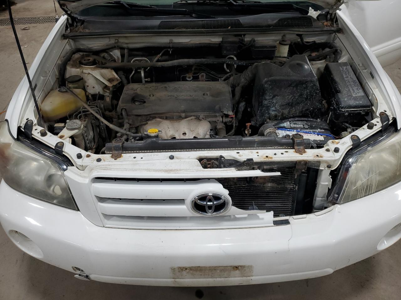 2004 Toyota Highlander - Image 12