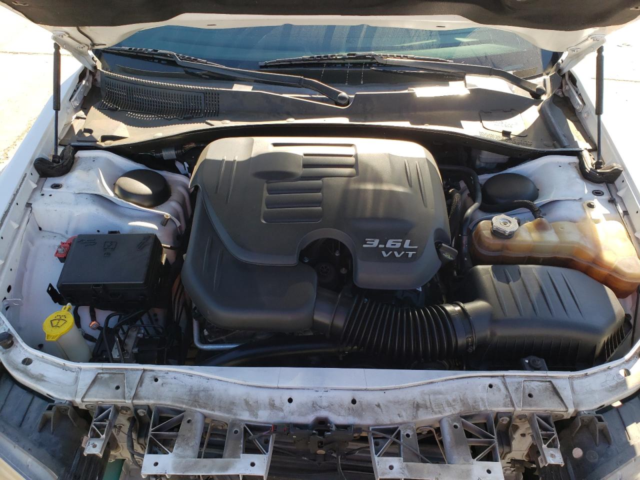 2014 Chrysler 300 - Image 11