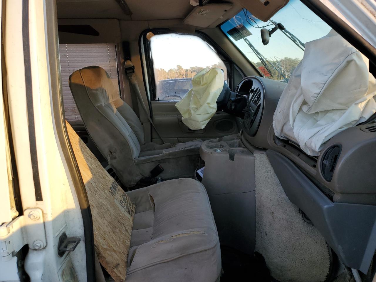 2000 Ford Econoline - Image 7