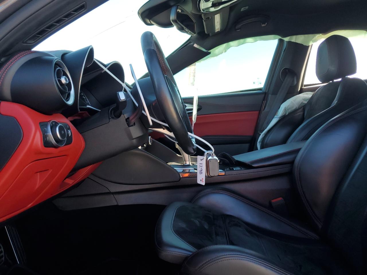 2019 Alfa Romeo Giulia - Image 7