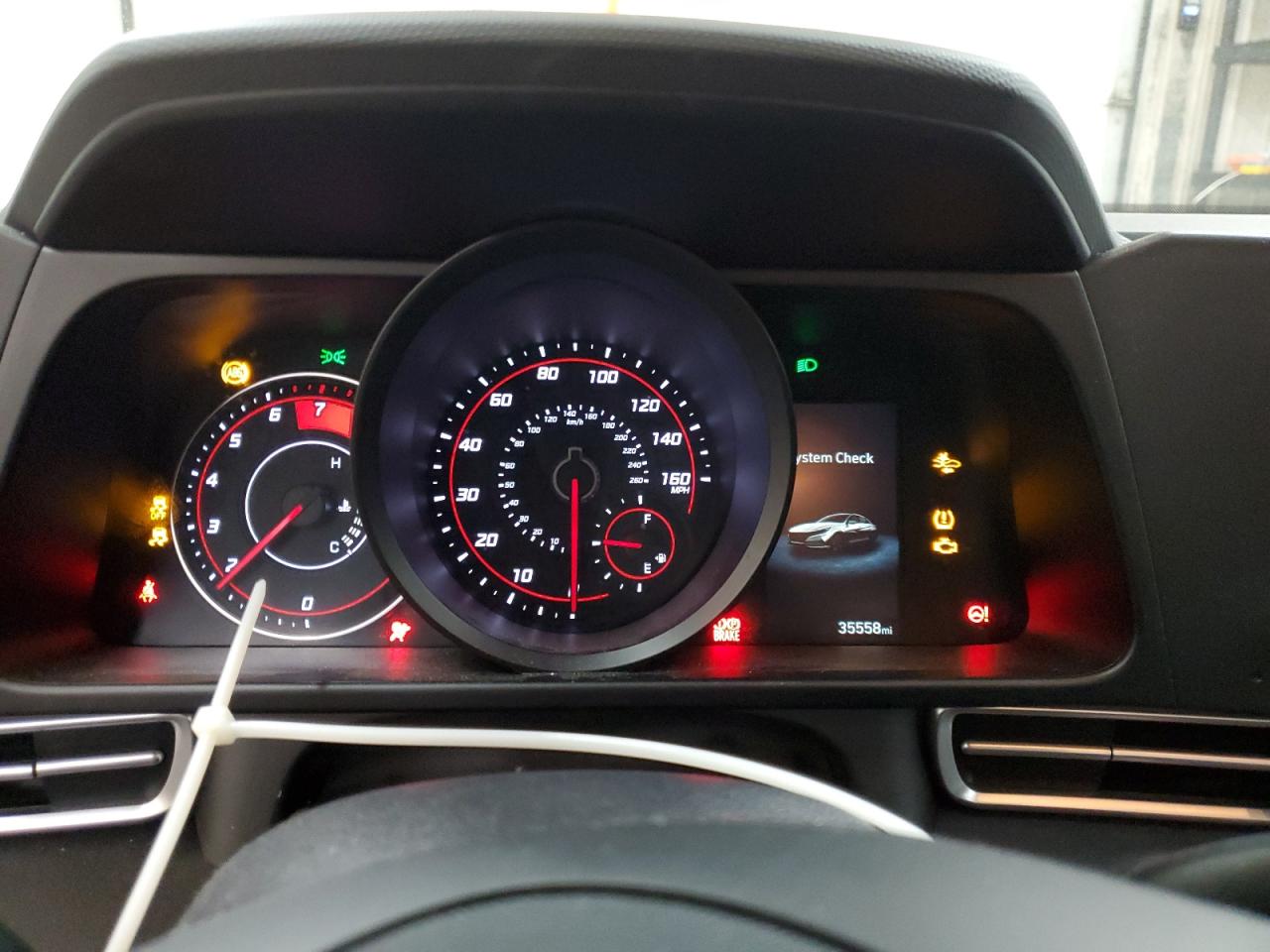 2022 Hyundai Elantra - Image 9