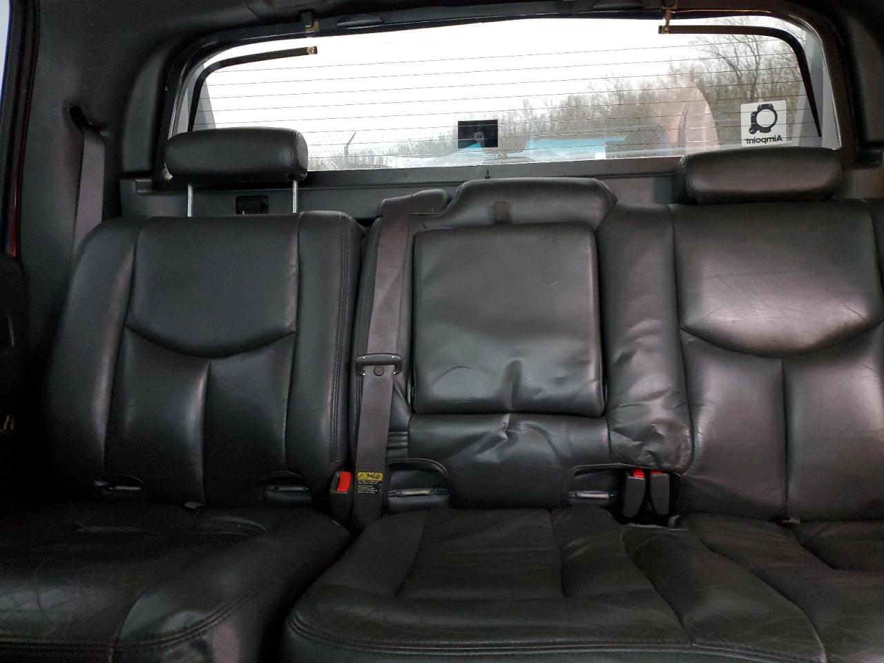 2004 Chevrolet Avalanche - Image 10