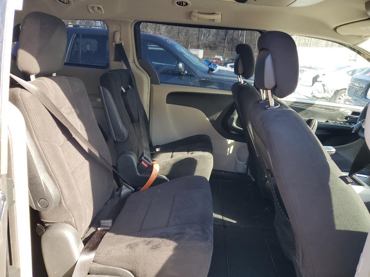 2011 Chrysler Town & Country - Image 11