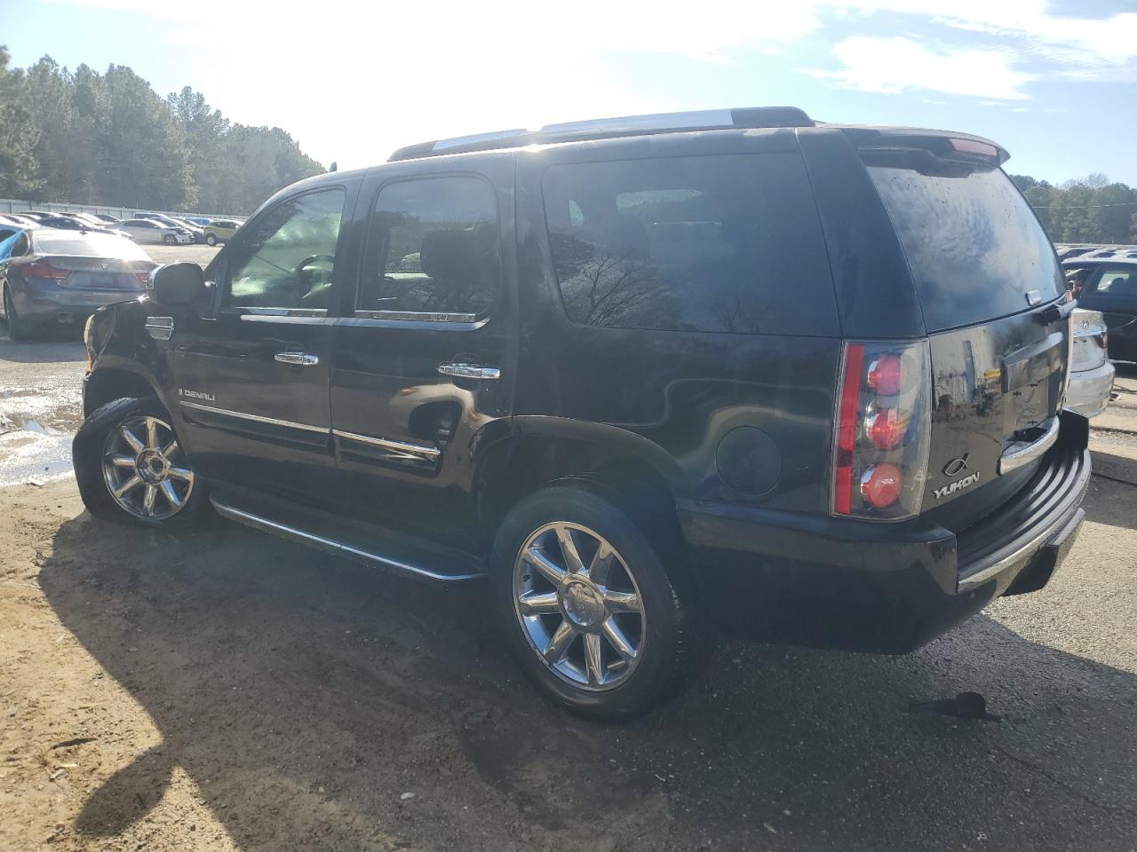 2008 GMC Yukon - Image 2