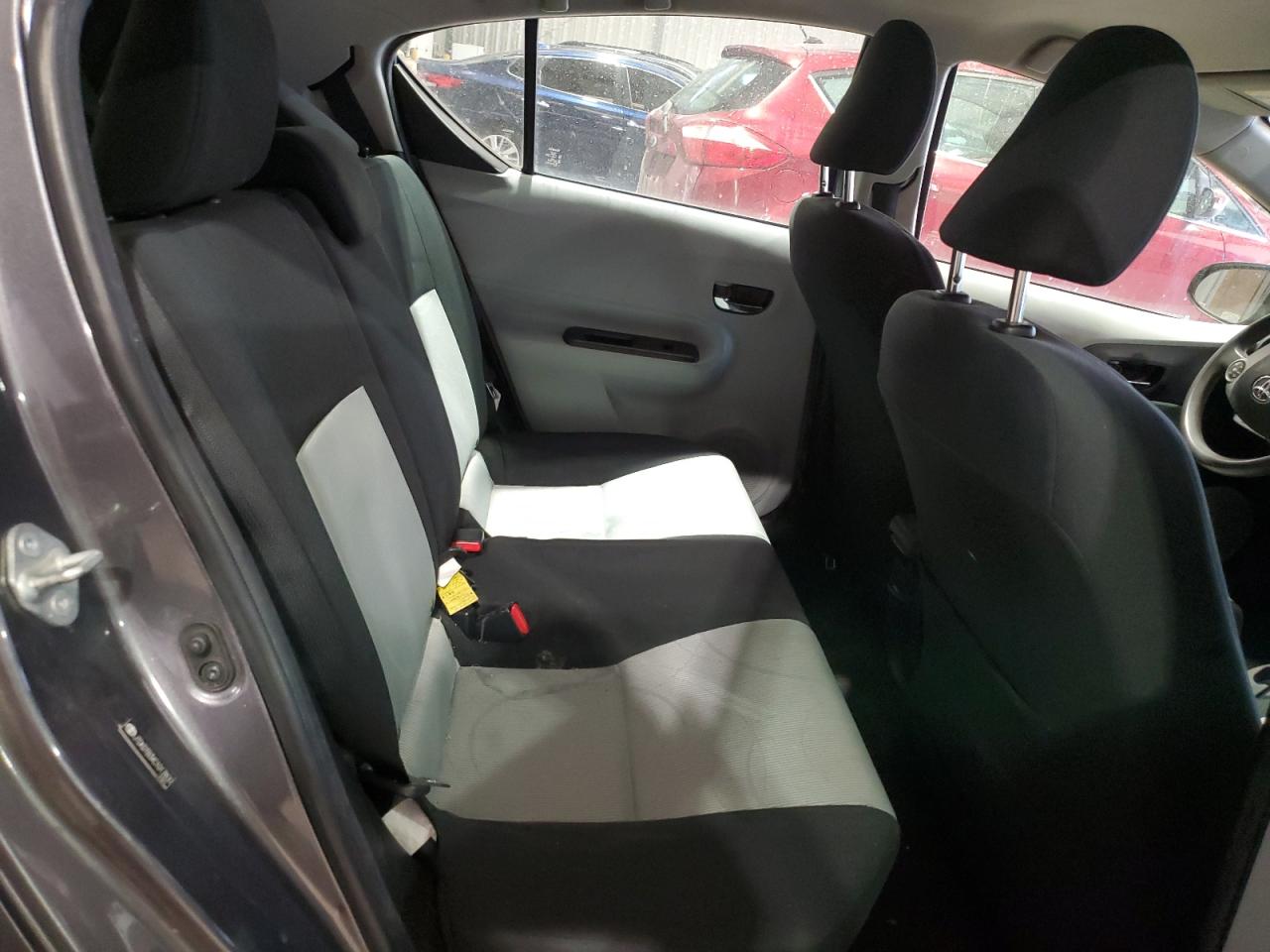 2012 Toyota Prius - Image 11